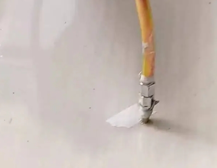 丹凤瓷砖空鼓维修公司专业解答在瓷砖铺贴过程中，如果使用的砂料过粗（如全部使用了粗砂），可能会导致以下问题